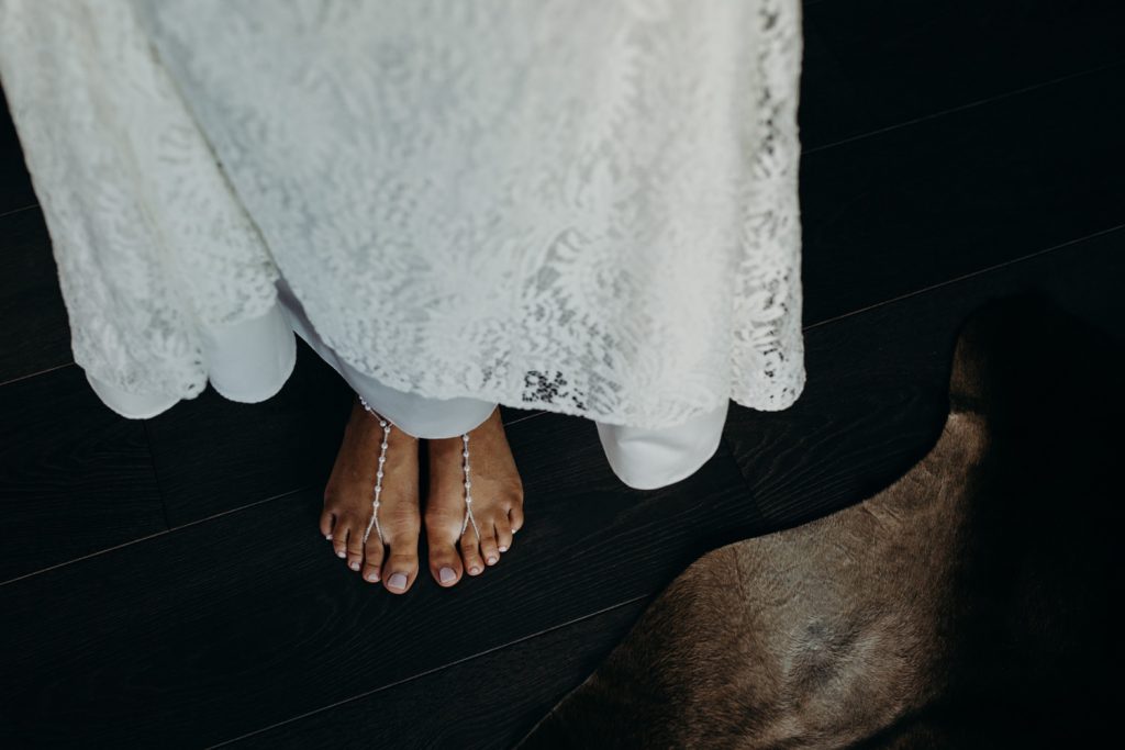 feet of bride with decorative jewellery 